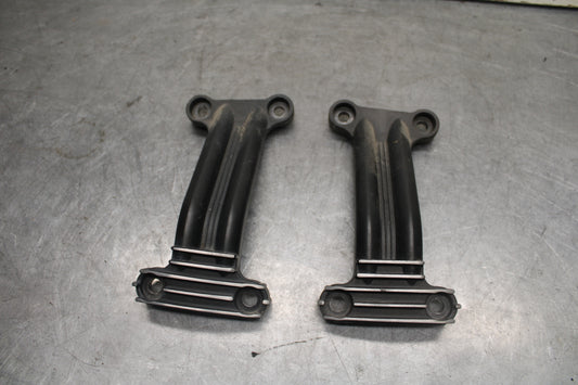 05-06 YAMAHA ROYAL STAR REAR PASSENGER FOOT STEP MOUNT BRACKET BB697