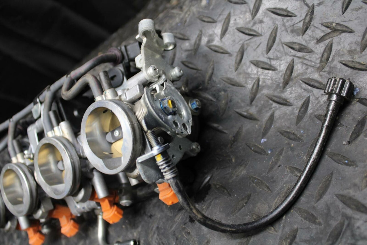 13-18 KAWASAKI NINJA ZX6R MAIN FUEL INJECTORS / THROTTLE BODIES BB203