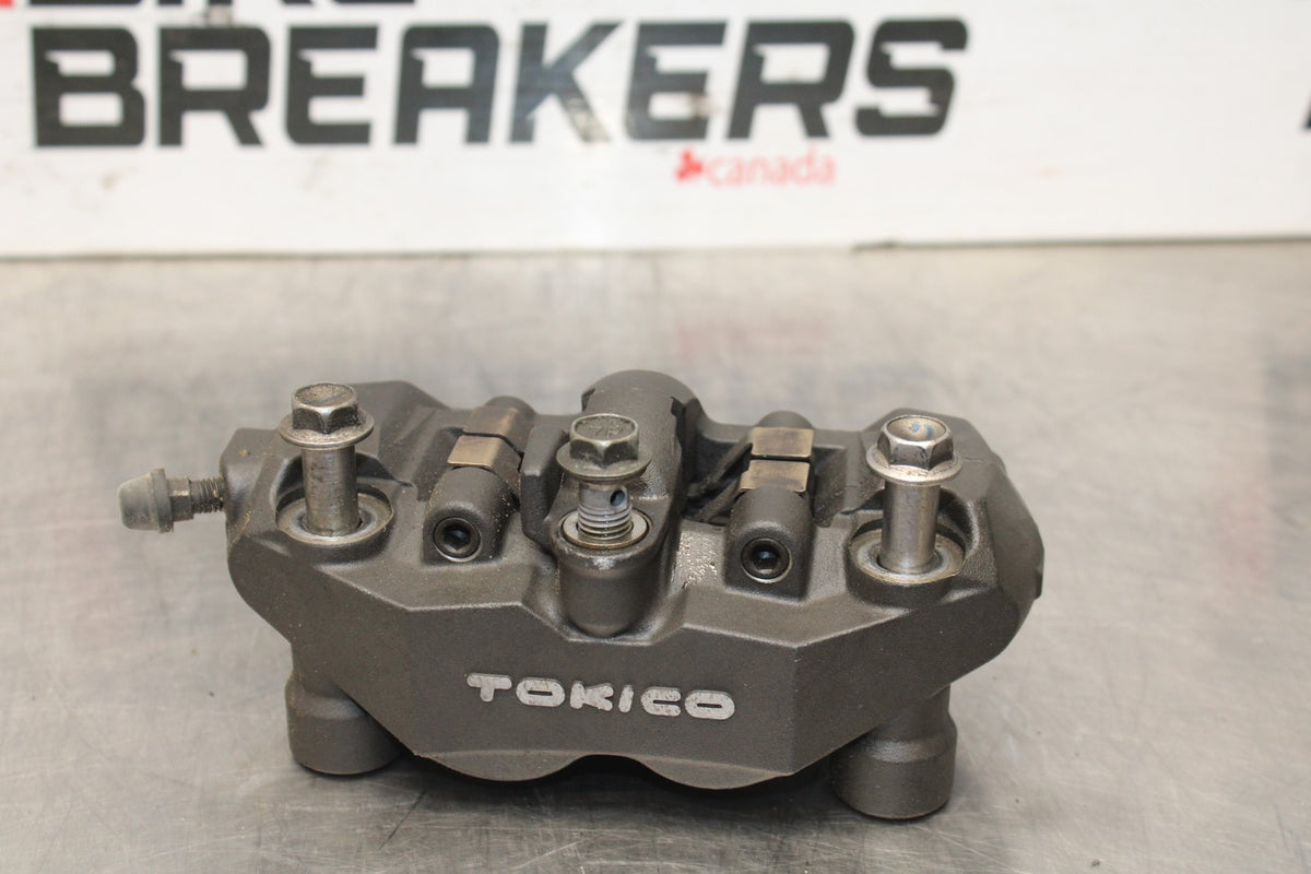 06-07 SUZUKI GSXR 600 RIGHT LEFT FRONT BRAKE CALIPER SET PAIR CALIPERS BB820