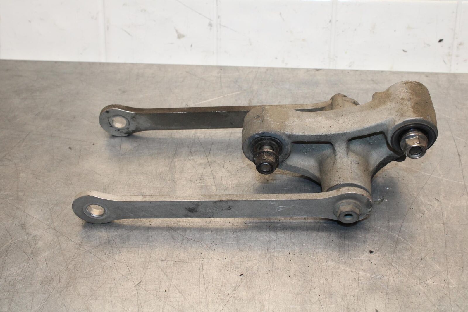 2011 Kawasaki Ninja ZX6R ZX600R REAR DOGBONE SHOCK LINKAGE LINK 39007-0006 BB587