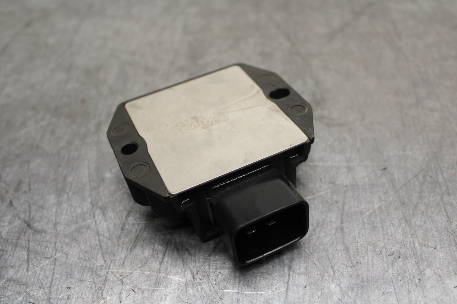 22-24 YAMAHA XSR900 RECTIFIER VOLTAGE REGULATOR BB710