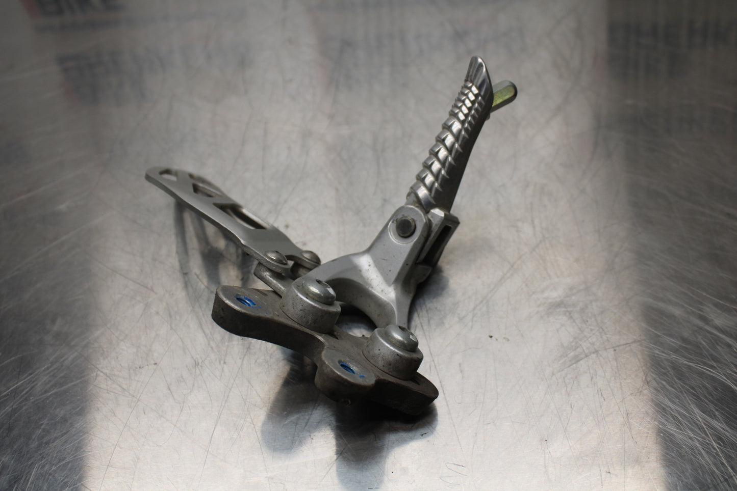 11 SUZUKI GSXR1000 LEFT REARSET REAR SET DRIVER FOOT PEG REST STOP BB142