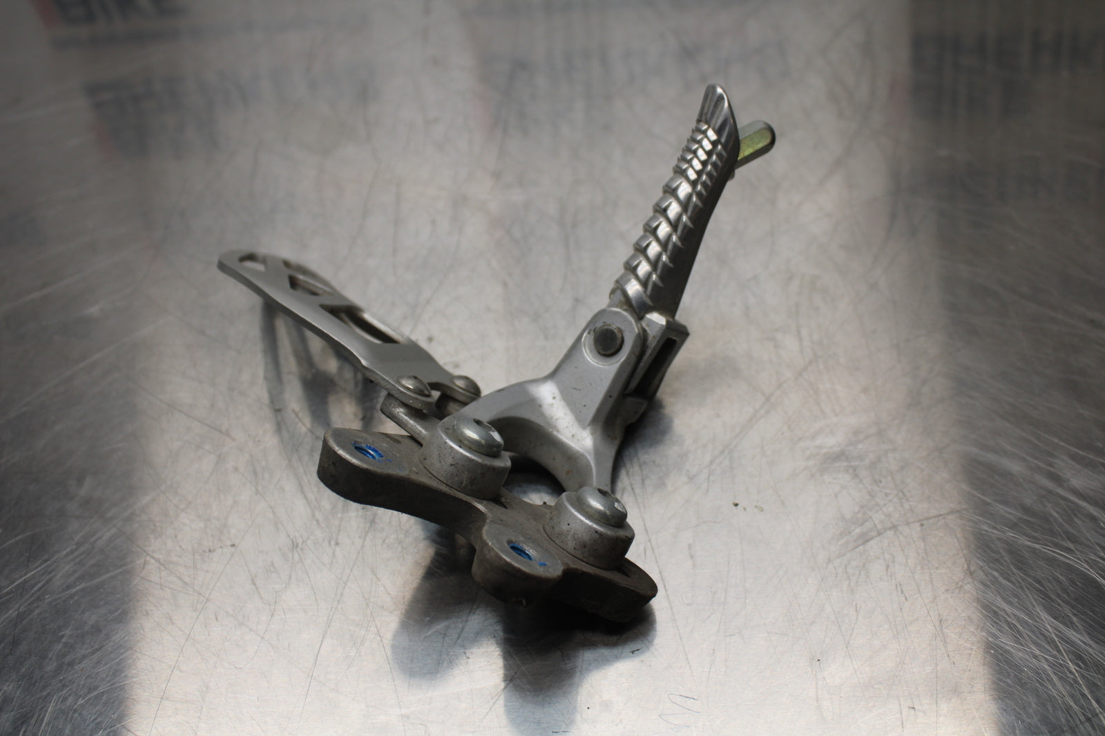 11 SUZUKI GSXR1000 LEFT REARSET REAR SET DRIVER FOOT PEG REST STOP BB142