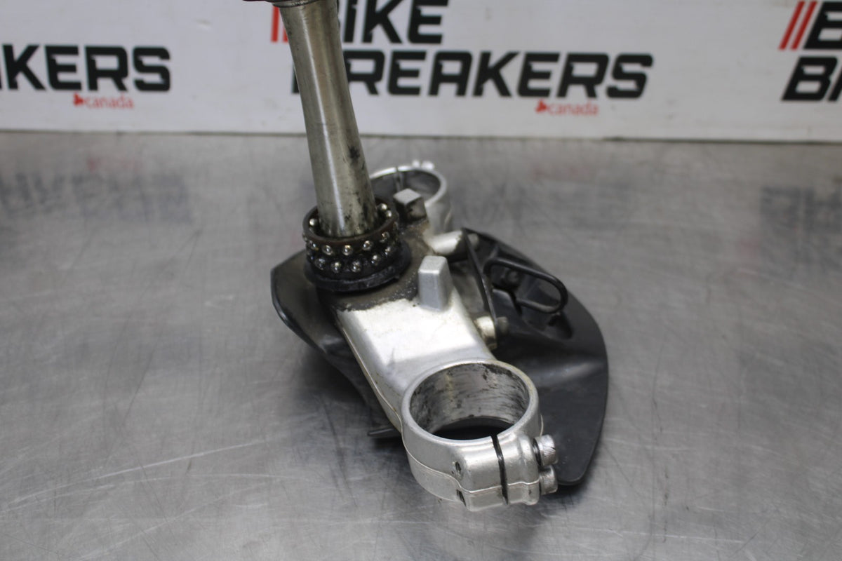 00-01 YAMAHA YZF R1 FRONT FORKS CLAMP LOWER TRIPLE TREE STEM BB755