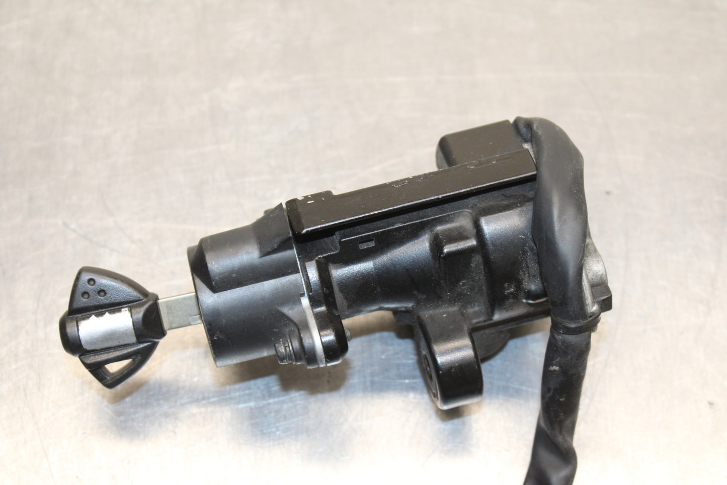 09 SUZUKI GSXR600 IGNITION LOCK KEY SET W/ GAS CAP BB759