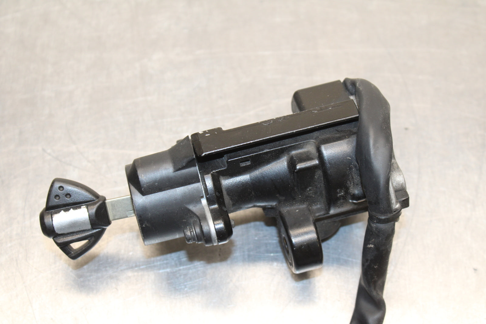 09 SUZUKI GSXR600 IGNITION LOCK KEY SET W/ GAS CAP BB759