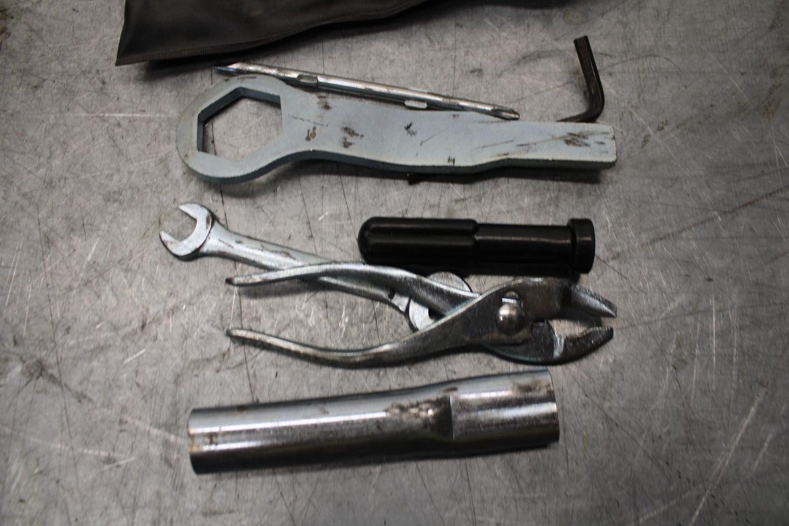 2009 Kawasaki Ninja ZX6R ZX600R STOCK TOOLS OEM TOOL BAG KIT SET 56007-0052 BB44