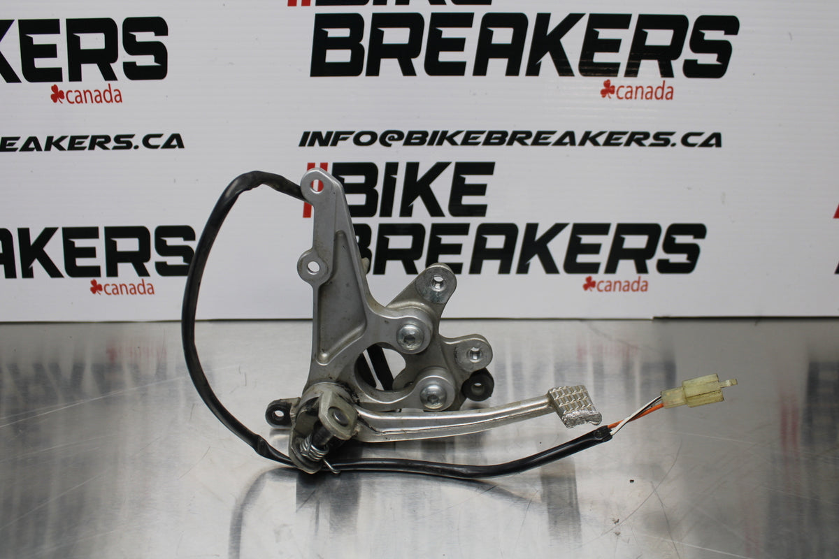 11 SUZUKI GSXR1000 RIGHT REARSET REAR SET DRIVER FOOT PEG REST STOP BB142