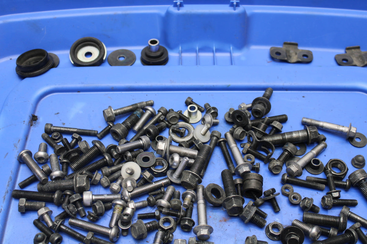 09 YAMAHA ROYAL STAR XVZ1300TF VENTURE MOUNTING BOLTS HARDWARE BB151