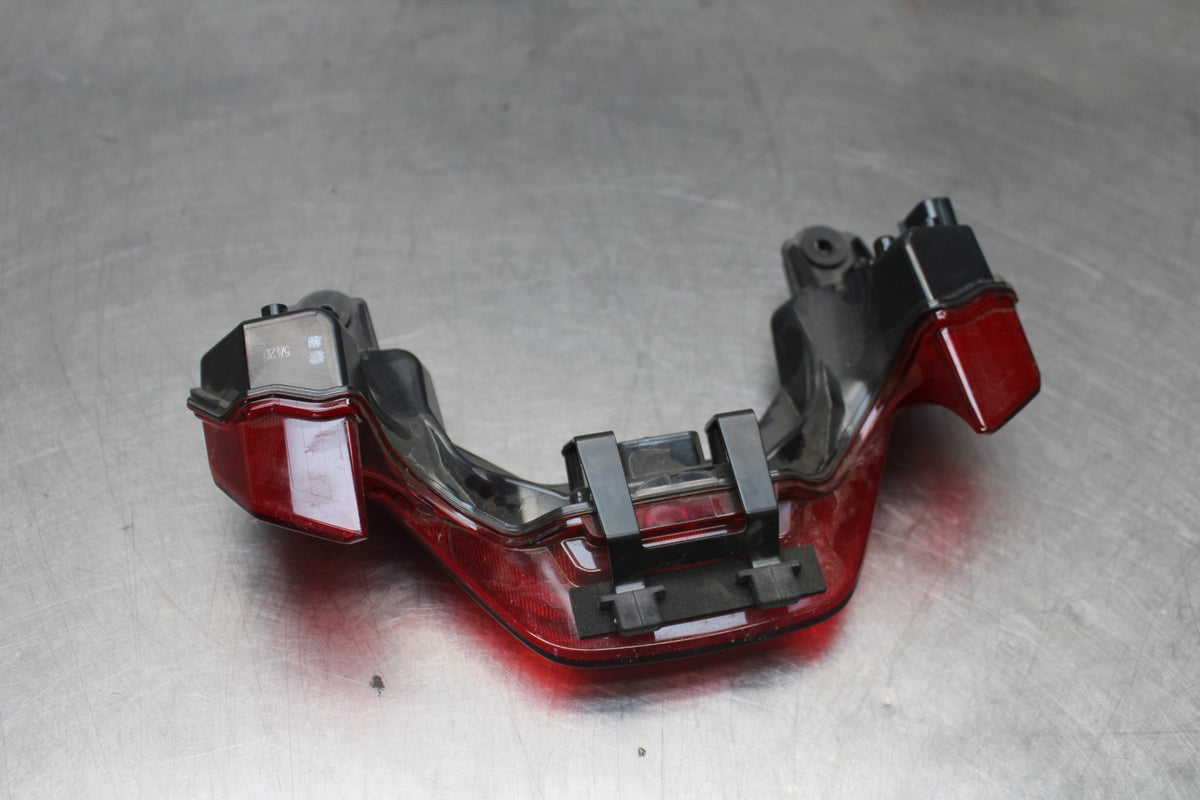 25 KAWASAKI Z900 REAR TAIL TAILLIGHT BACK BRAKE LIGHT BB928