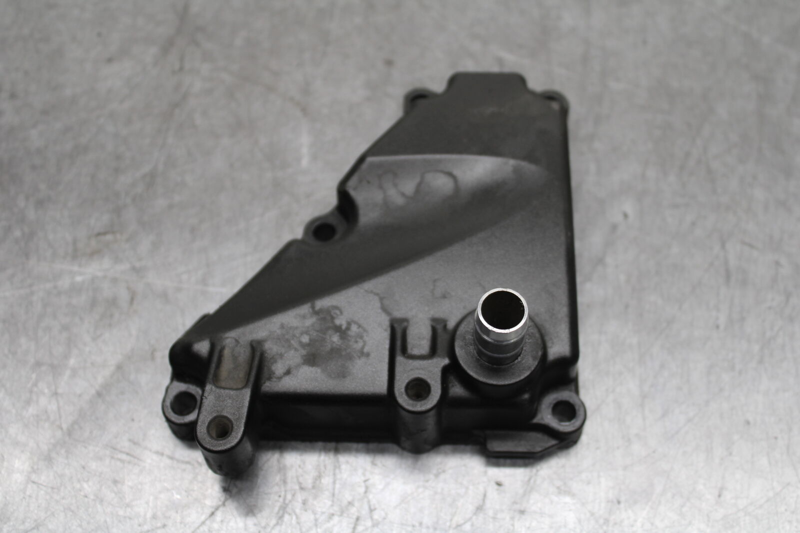 06 YAMAHA YZF R6 ENGINE MOTOR CRANK CASE VENT COVER BB716