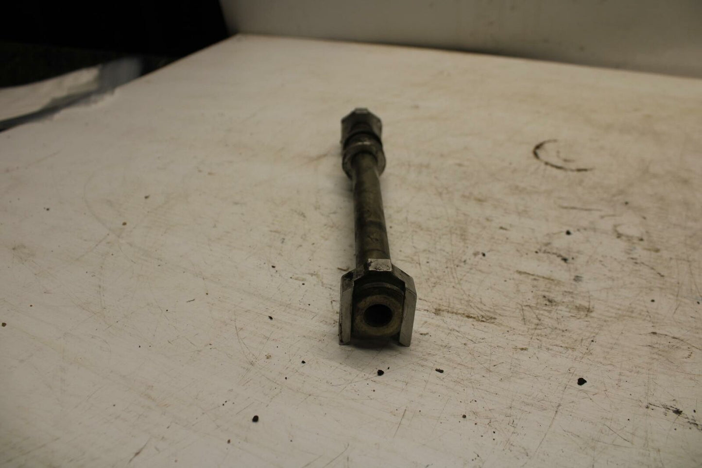 07-16 TRIUMPH STREET TRIPLE REAR AXLE BACK WHEEL RIM PIVOT BOLT AXEL BB361