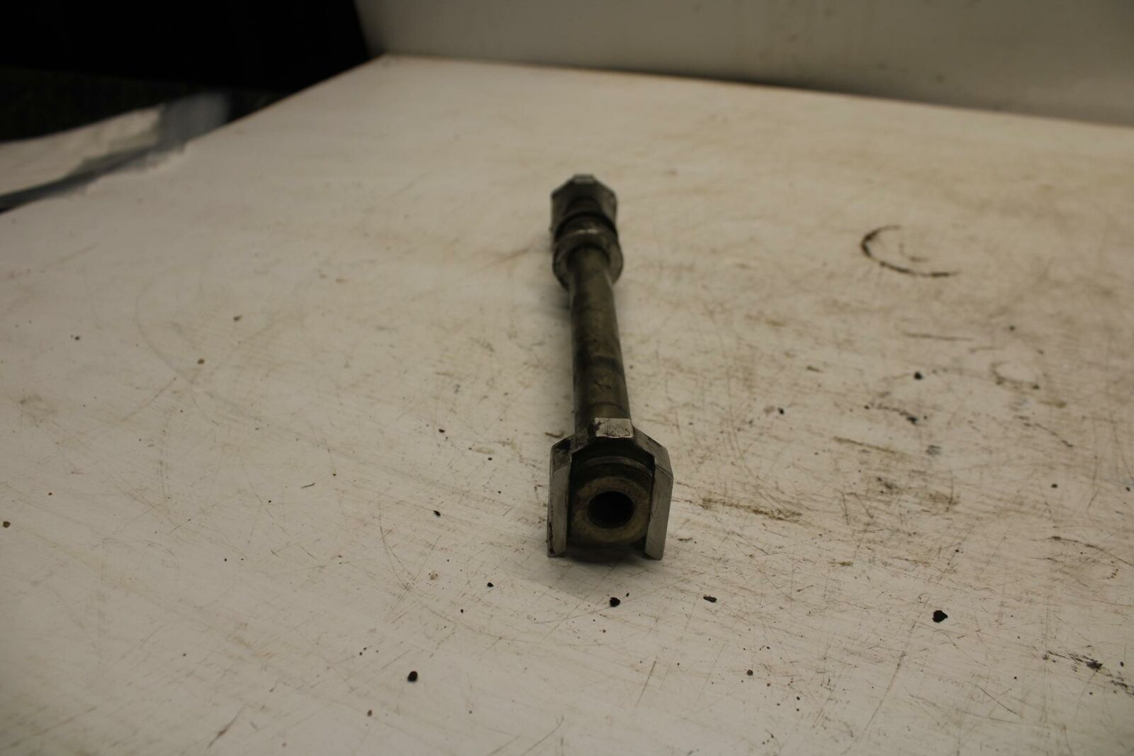 07-16 TRIUMPH STREET TRIPLE REAR AXLE BACK WHEEL RIM PIVOT BOLT AXEL BB361
