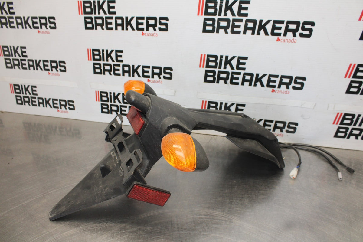 17-18 YAMAHA YZF R3 REAR BACK FENDER MUD GUARD BB00