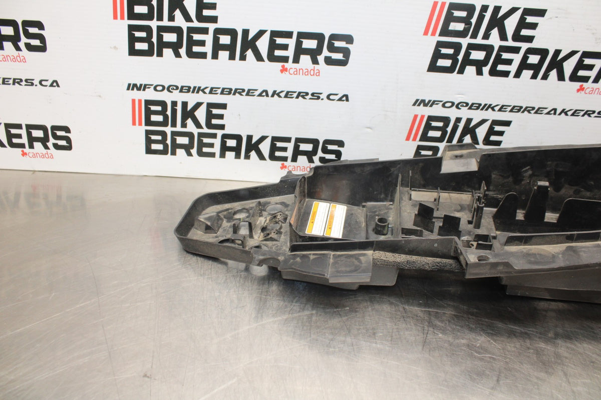 16 YAMAHA XSR900 REAR BACK TAIL UNDERTAIL BATTERY TRAY PLASTIC BB786