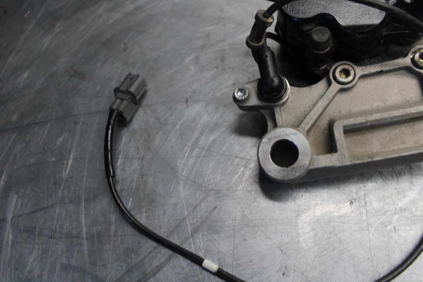 2015 Kawasaki Ninja 300 EX300B ABS REAR BACK BRAKE CALIPER W MOUNT BRACKET BB518