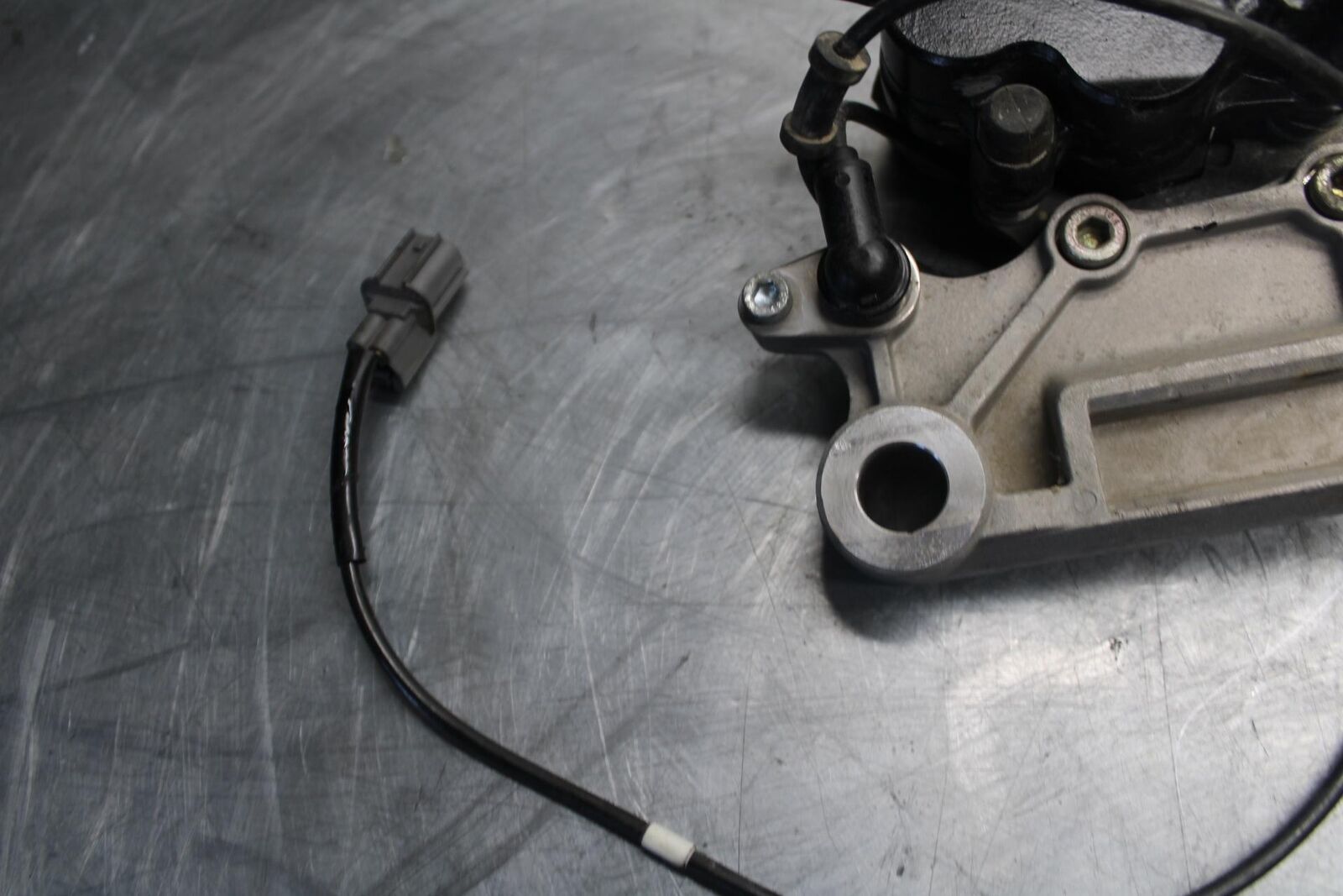 2015 Kawasaki Ninja 300 EX300B ABS REAR BACK BRAKE CALIPER W MOUNT BRACKET BB518