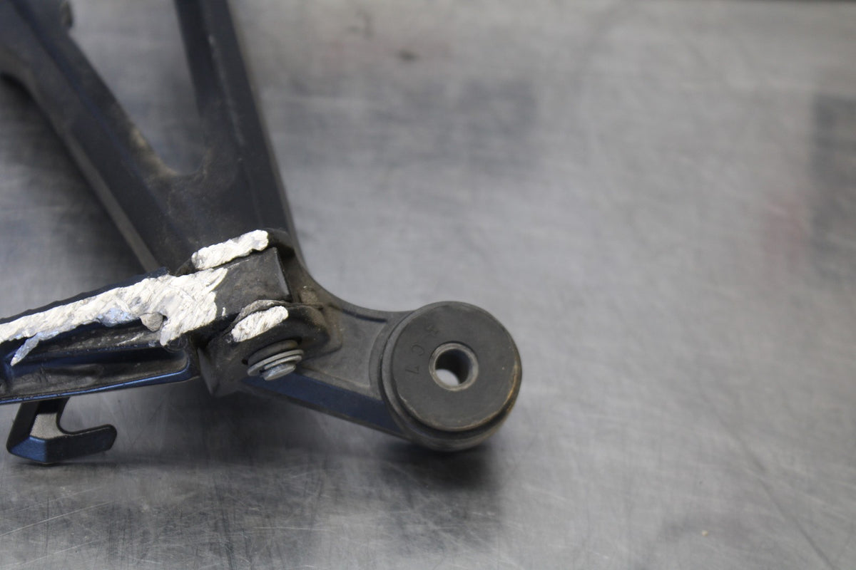 18 SUZUKI GSXR750 RIGHT REAR BACK PASSENGER PEG BB891