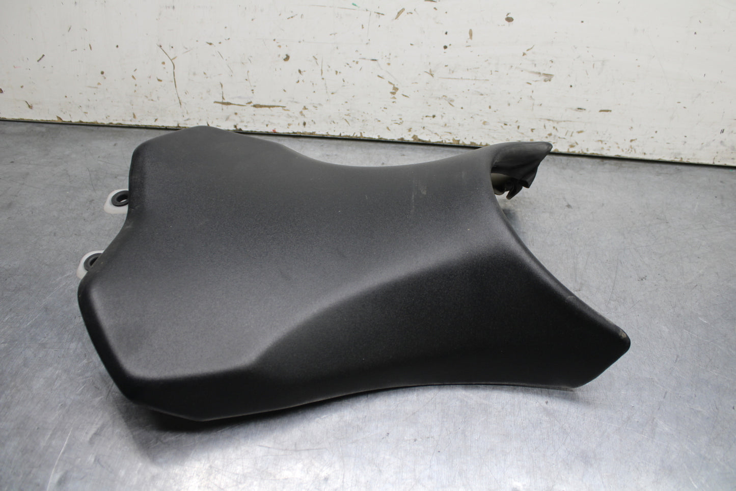 12-13 KAWASAKI Z1000 FRONT DRIVERS SEAT PAD SADDLE PILLION BB743