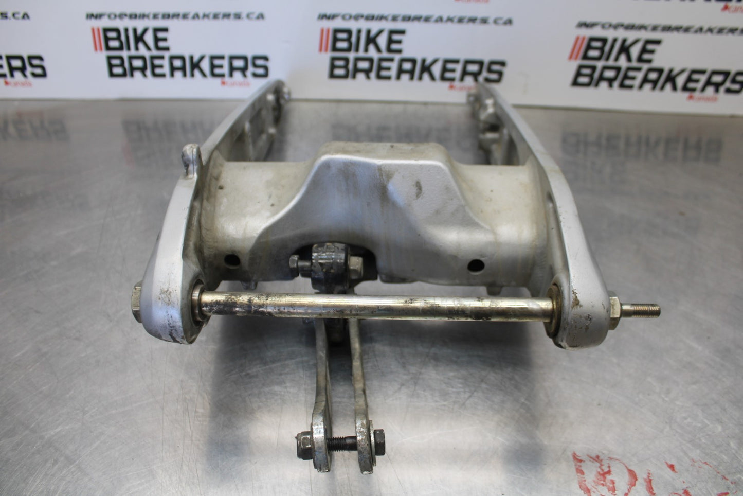 05-06 VICTORY KINGPIN DELUXE REAR SWINGARM SUSPENSION ARM BB195