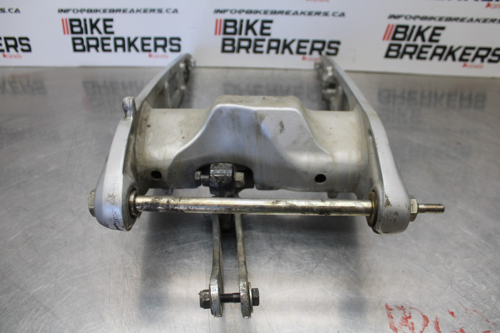 05-06 VICTORY KINGPIN DELUXE REAR SWINGARM SUSPENSION ARM BB195