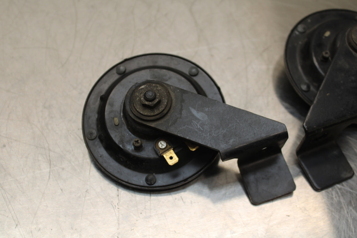 86 SUZUKI GS750ES HORN SIGNAL SET BB140