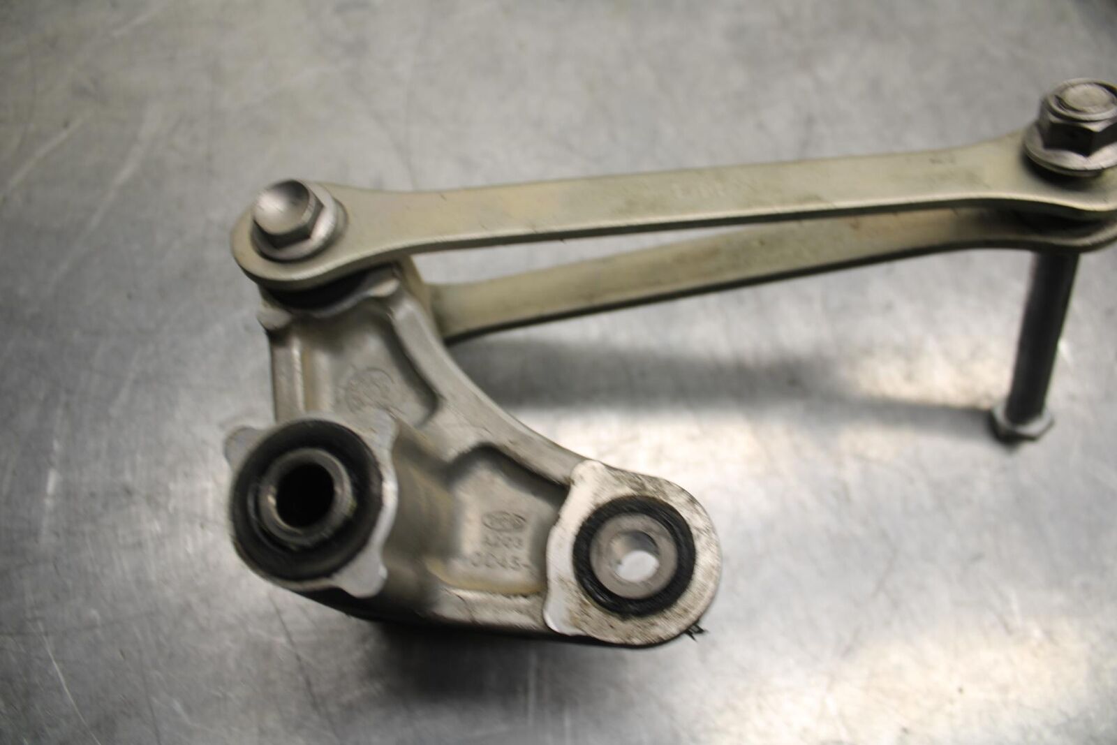 23 KAWASAKI NINJA ZX6R 636 REAR DOGBONE SHOCK LINKAGE LINK BB609