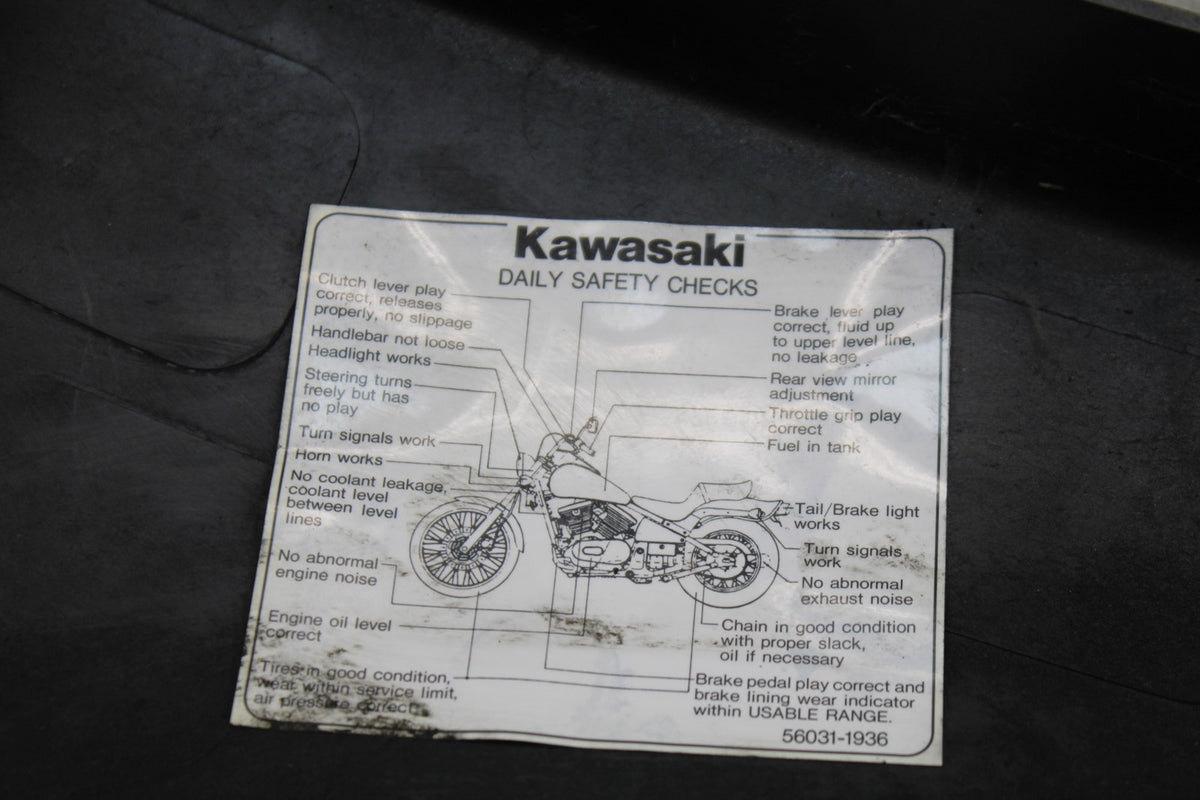02 KAWASAKI VULCAN 800 VN800B CLASSIC SIDE COVER PANEL COWL FAIRING