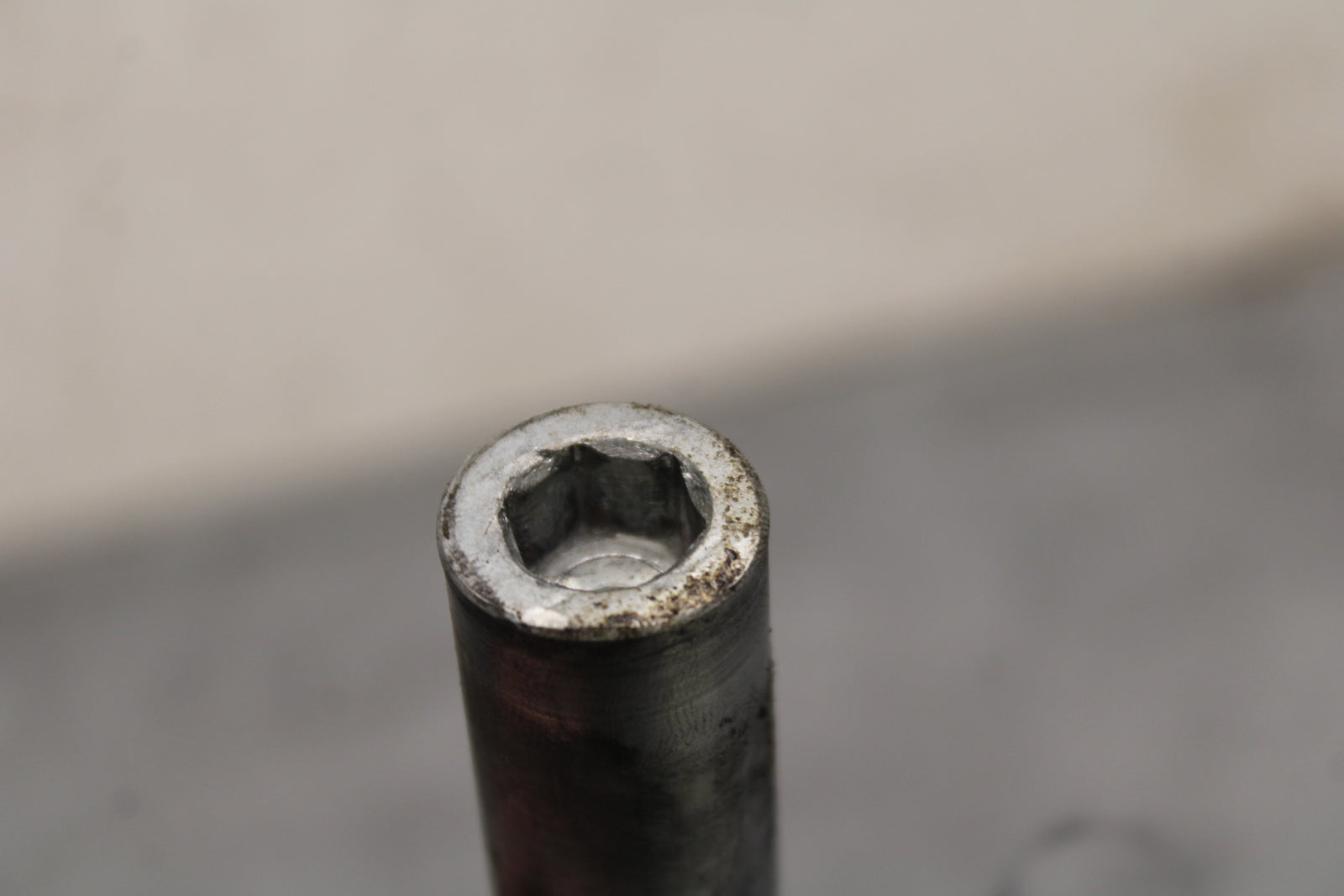 04 SUZUKI INTRUDER 800 FRONT WHEEL RIM AXLE PIVOT BOLT BB758