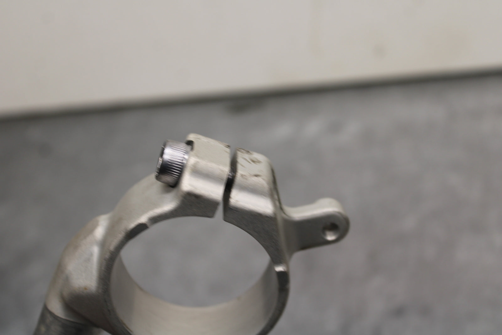 09-14 YAMAHA YZF R1 RIGHT CLIP ON HANDLEBAR BB119