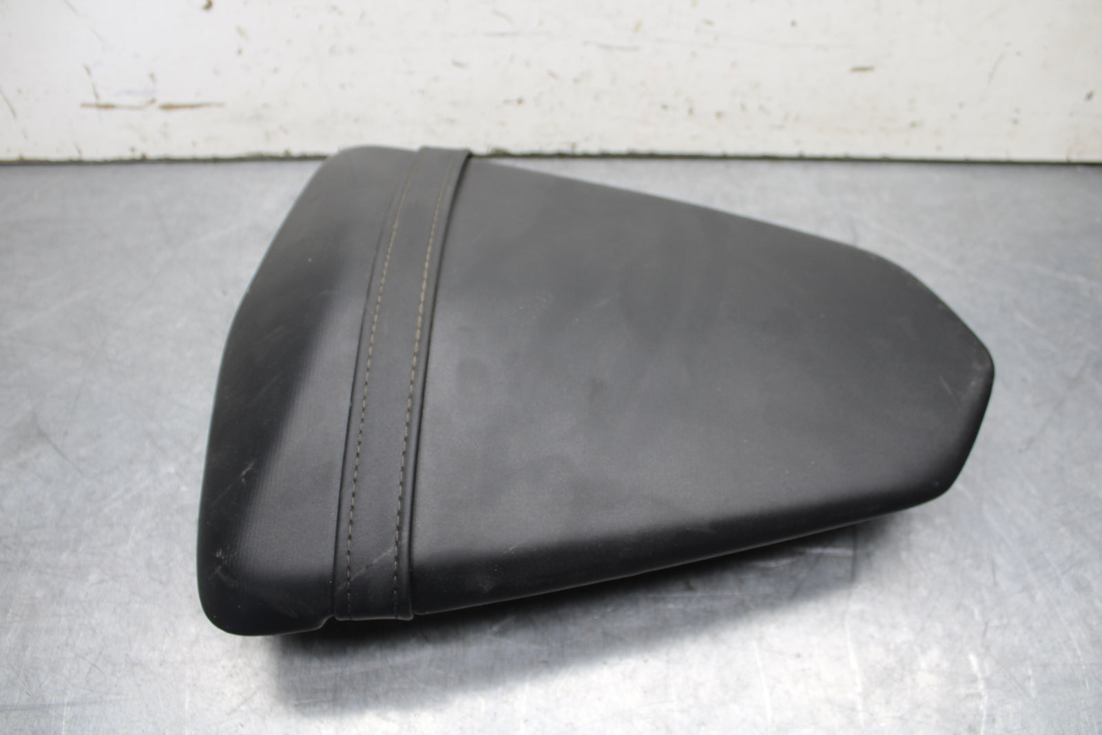 15-17 YAMAHA YZF R3 REAR BACK PASSENGER TANDEM SEAT PAD SADDLE PILLION BB651