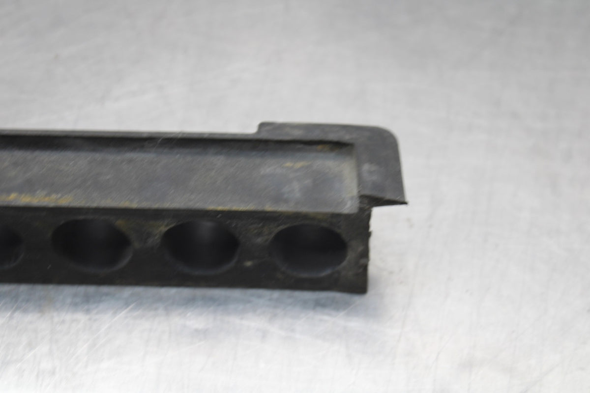 02 KAWASAKI VULCAN 800 VN800B CLASSIC BATTERY HOLD DOWN CLAMP STRAP BB862