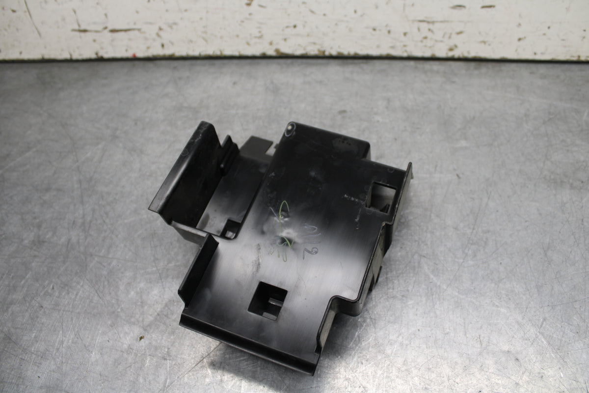 24 KAWASAKI NINJA 500 ABS ECU COVER / RELAY MOUNT BB730