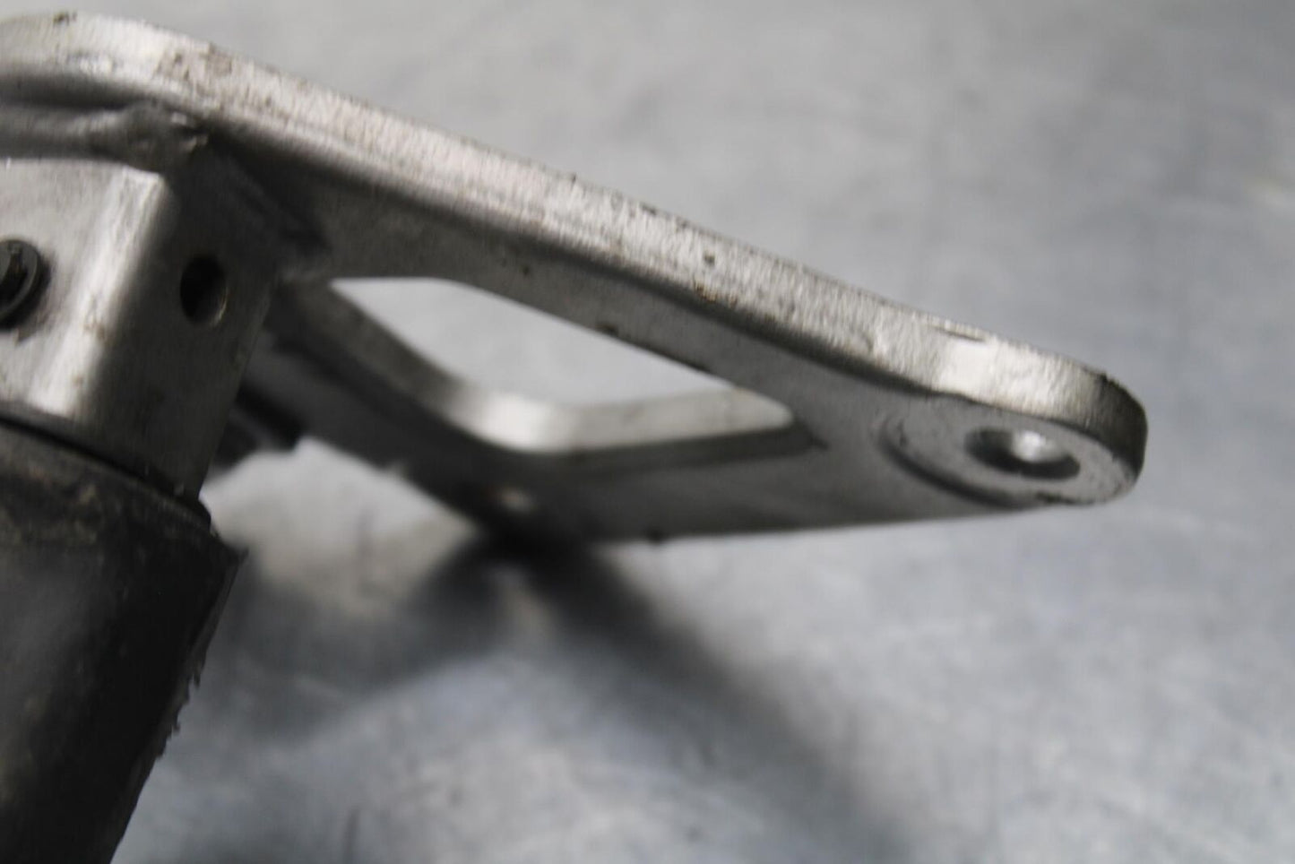 04-09 SUZUKI GS 500 FH GS500F LEFT REARSET REAR SET DRIVER FOOT PEG REST BB97