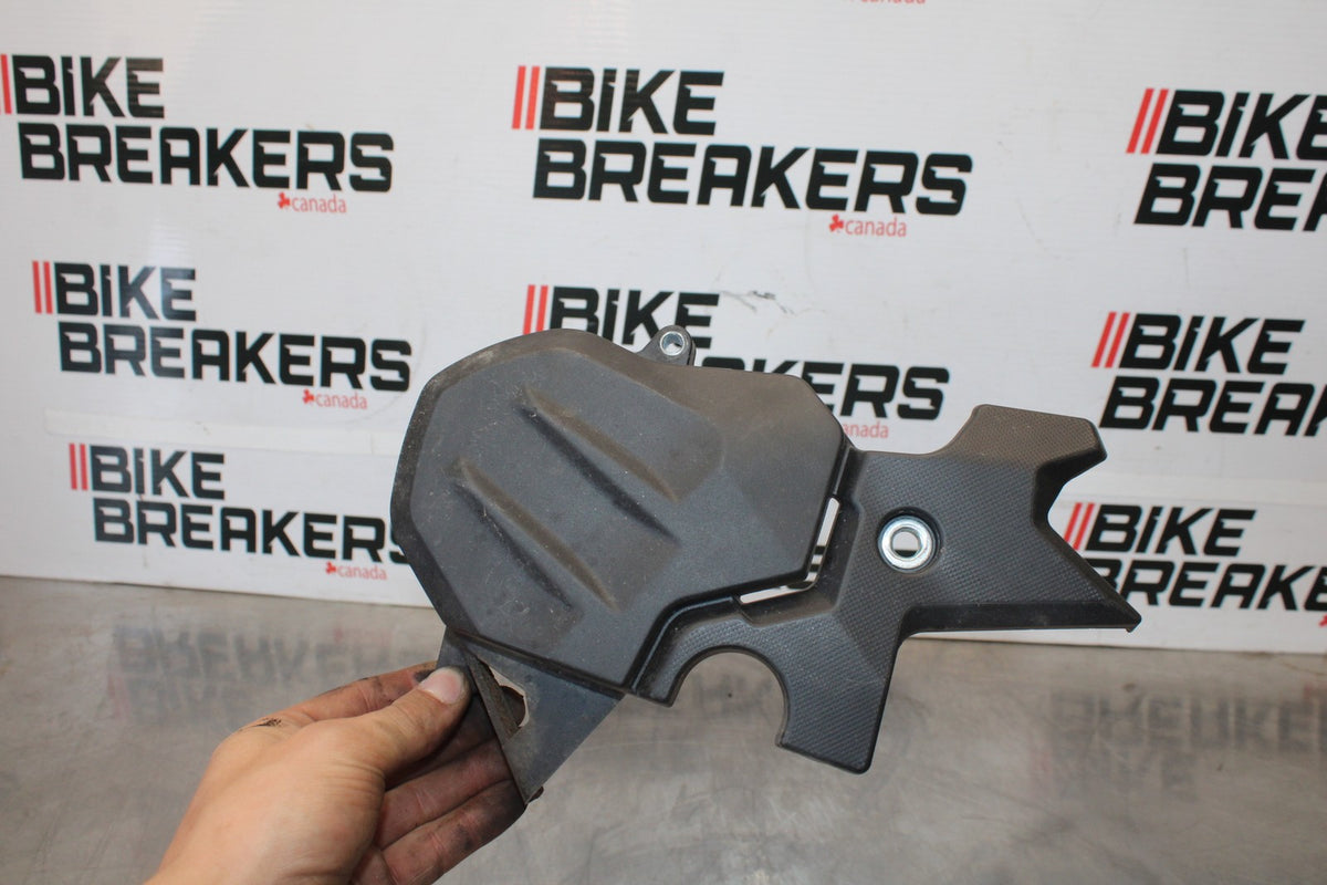 24-25 KAWASAKI NINJA 500 ABS ENGINE SPROCKET COVER BB899