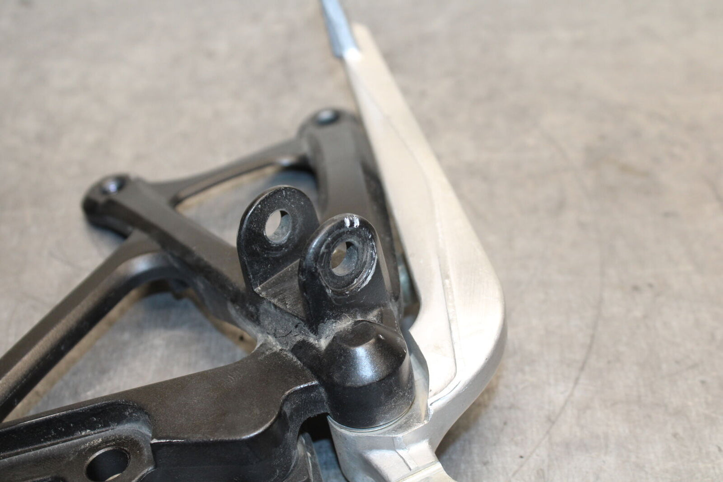 09-14 YAMAHA YZF R1 RIGHT REARSET REAR SET DRIVER FOOT PEG REST STOP BB118