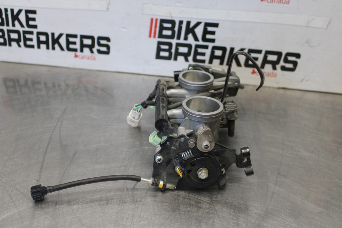 23 KAWASAKI NINJA 650 EX650 MAIN FUEL INJECTORS / THROTTLE BODIES BB920