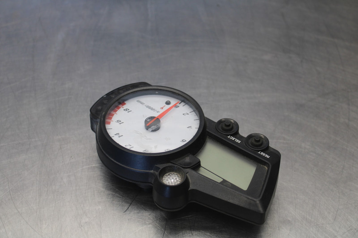 05 YAMAHA YZF R6 SPEEDO TACH GAUGES DISPLAY CLUSTER SPEEDOMETER TACHOMETER BB890