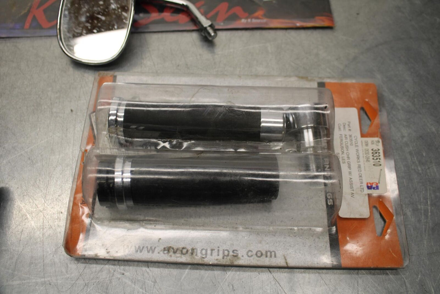 2005 Kawasaki Vulcan 1500 VN1500N RIGHT THROTTLE GRIP AND ASSORTED PARTS BB573