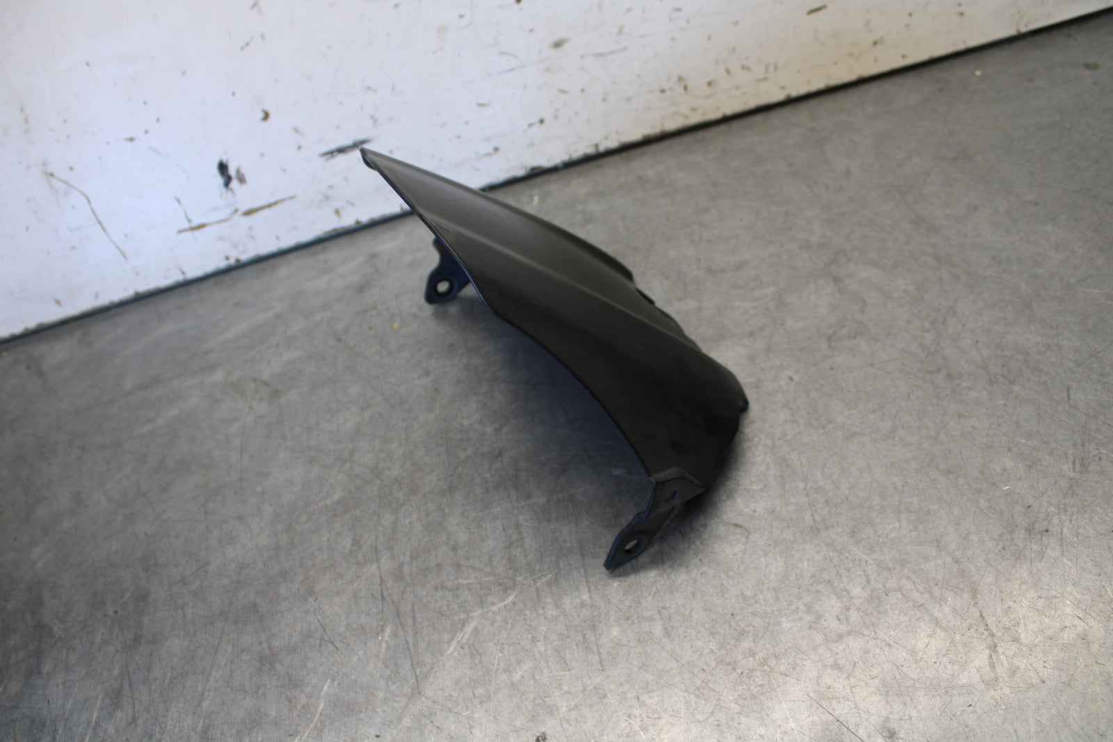 05-06 SUZUKI GSXR1000 REAR BACK WHEEL TIRE HUGGER FENDER 63114-41G00-291 BB663