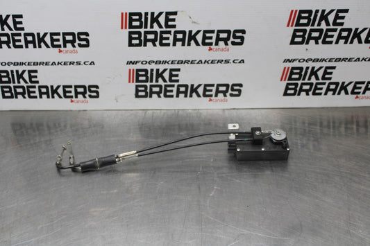 13-14 TRIUMPH DAYTONA 675 AIRBOX INTAKE VELOCITY STACKS BB685