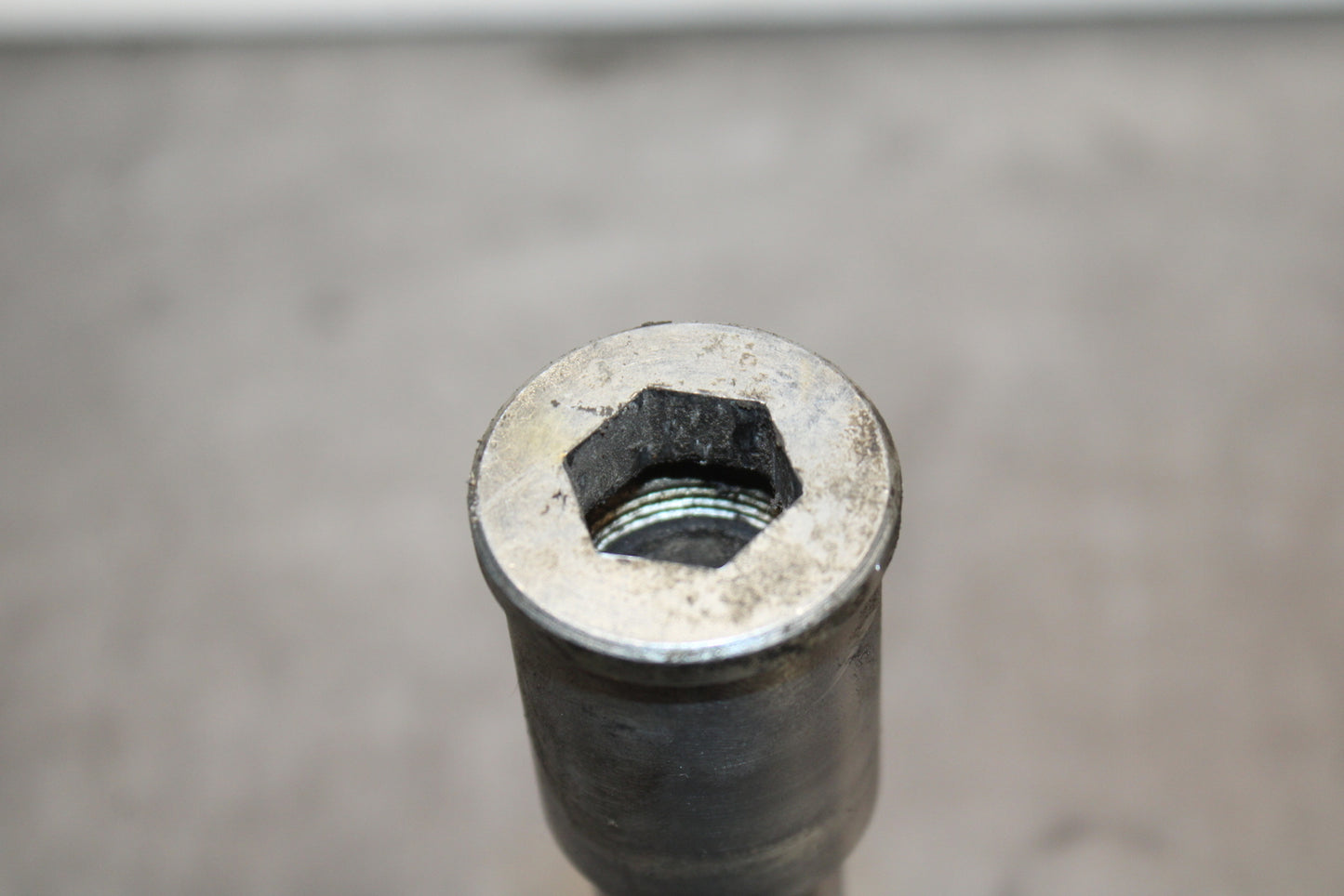 00-02 KAWASAKI NINJA ZX6R FRONT WHEEL RIM AXLE PIVOT BOLT BB750