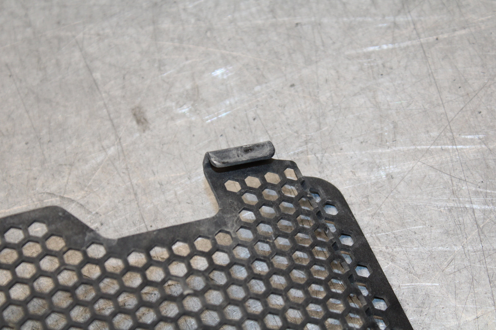 16 KAWASAKI NINJA ZX10R COOLANT RADIATOR GUARD GRILLE BB650