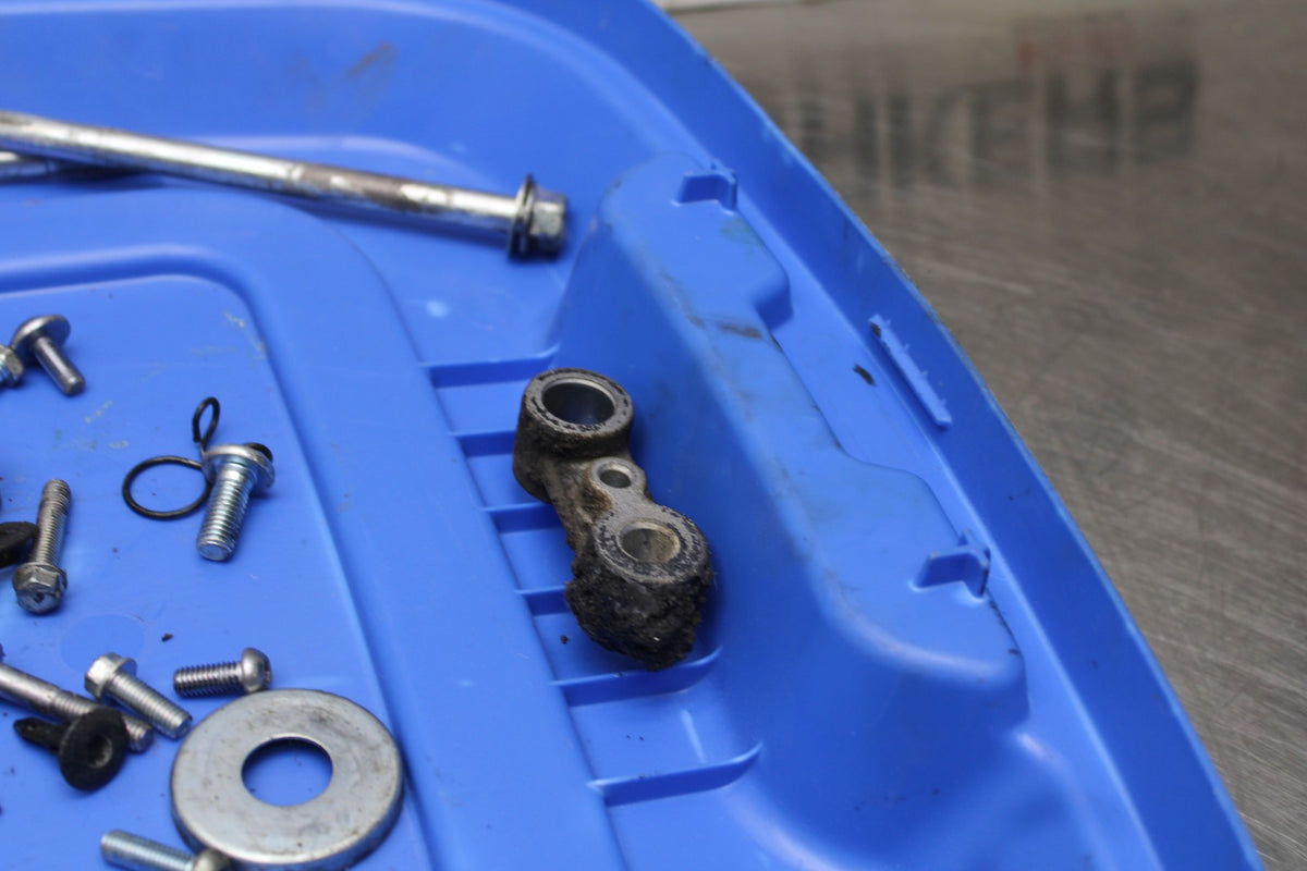 16 YAMAHA XSR900 ENGINE MOUNTING BOLTS HARDWARE MOTOR SCREWS BB786