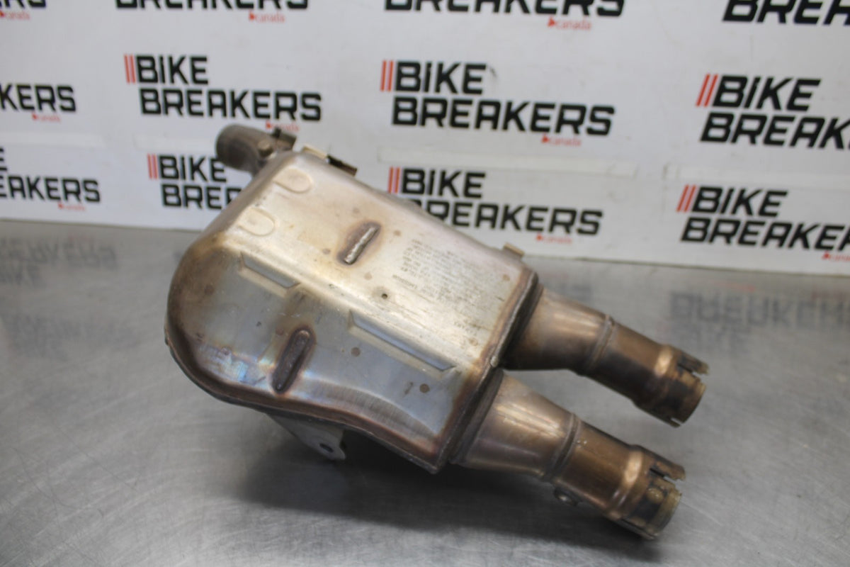 17 YAMAHA FZ10 EXHAUST MIDPIPE MID MIDDLE PIPE BB00