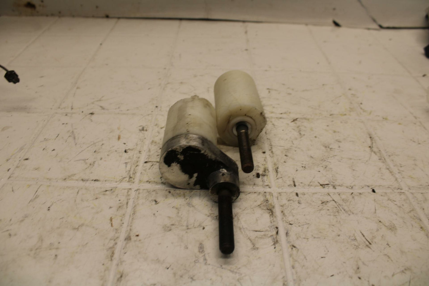 01-02 SUZUKI GSXR750 FRAME SLIDERS SET BB15