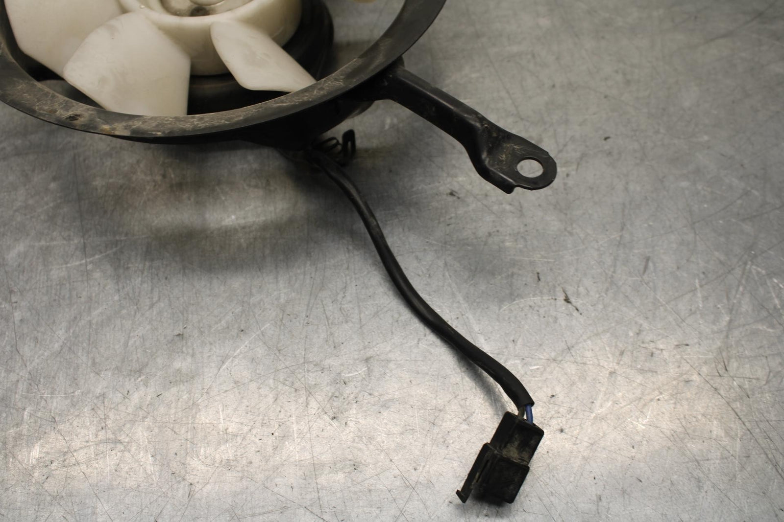 93-07 YAMAHA VMAX 1200 ENGINE RADIATOR COOLING FAN BB634