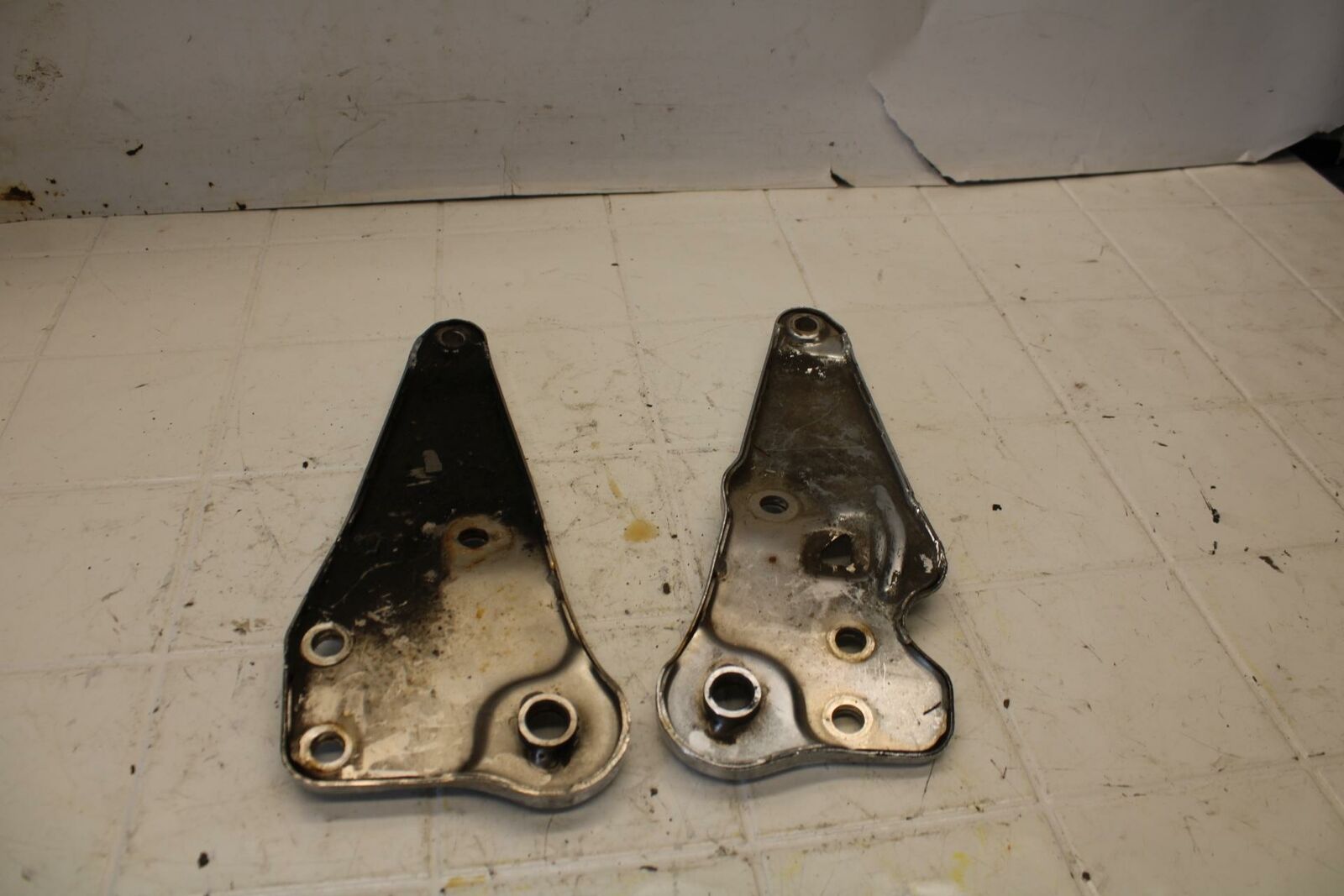80-83 SUZUKI GS750E RIGHT LEFT FRAME COVERS BB19