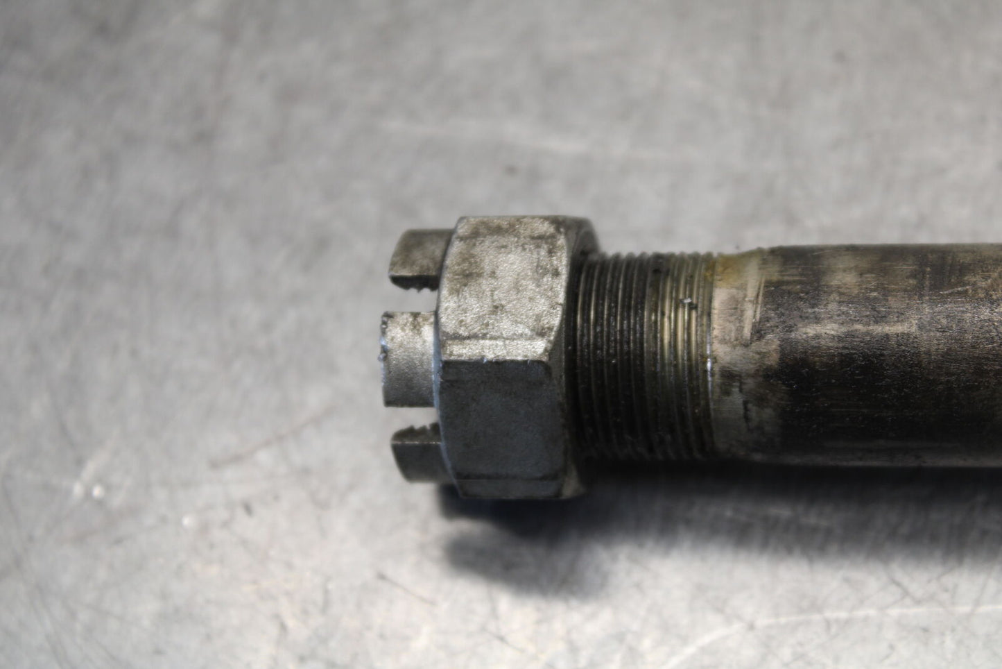 16 KAWASAKI NINJA ZX10R REAR AXLE BACK WHEEL RIM BOLT AXEL 41068-0613 BB650