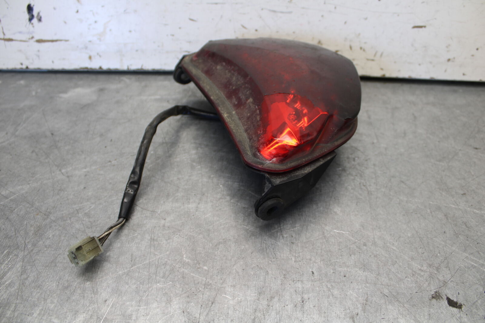04-05 SUZUKI GSXR600 REAR TAIL TAILLIGHT BACK BRAKE LIGHT 35710-29G30 BB658